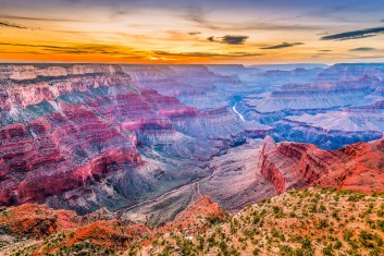 Top 5 Famous Natural Landmarks and Their Fascinating Histories